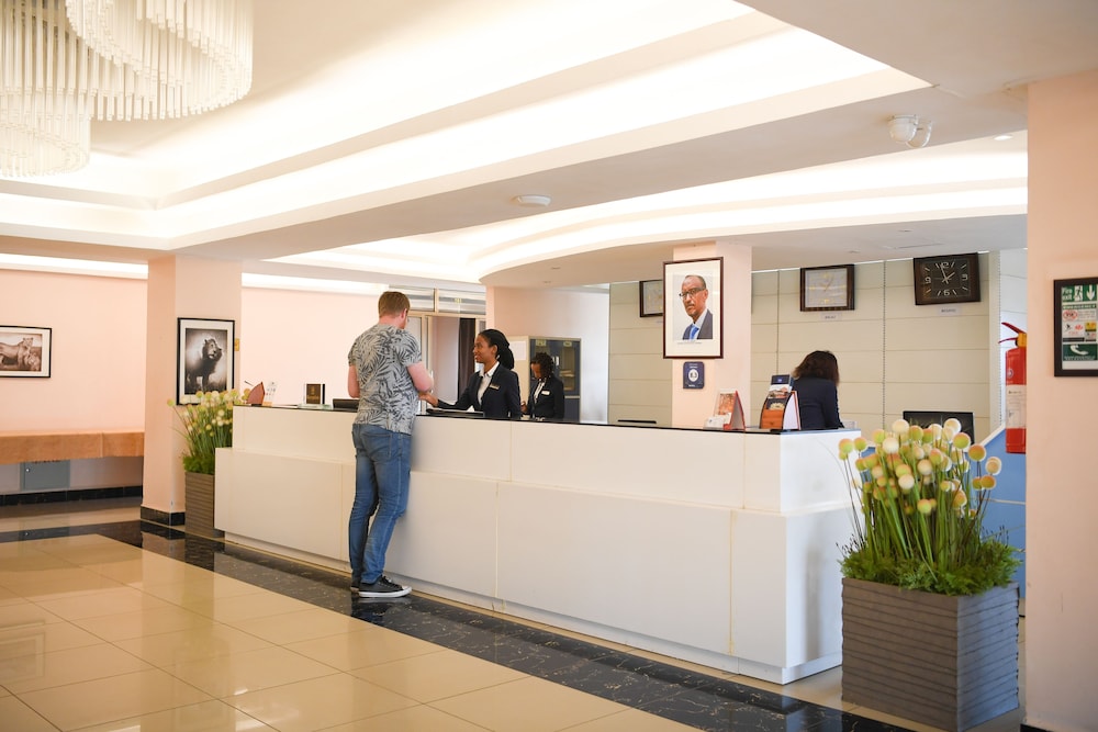 2000 Hotel | Neza SAFARIS