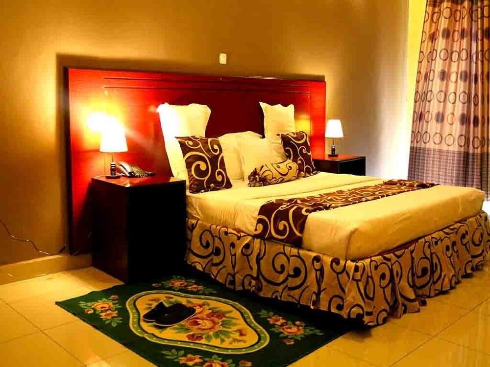 Hilltop Hotel and Country Club|Neza SAFARIS