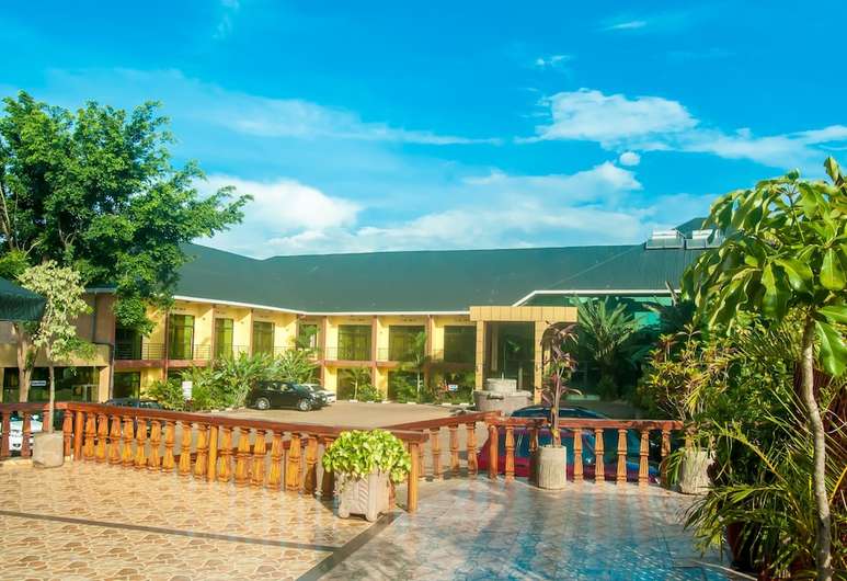 Hilltop Hotel and Country Club | Neza SAFARIS